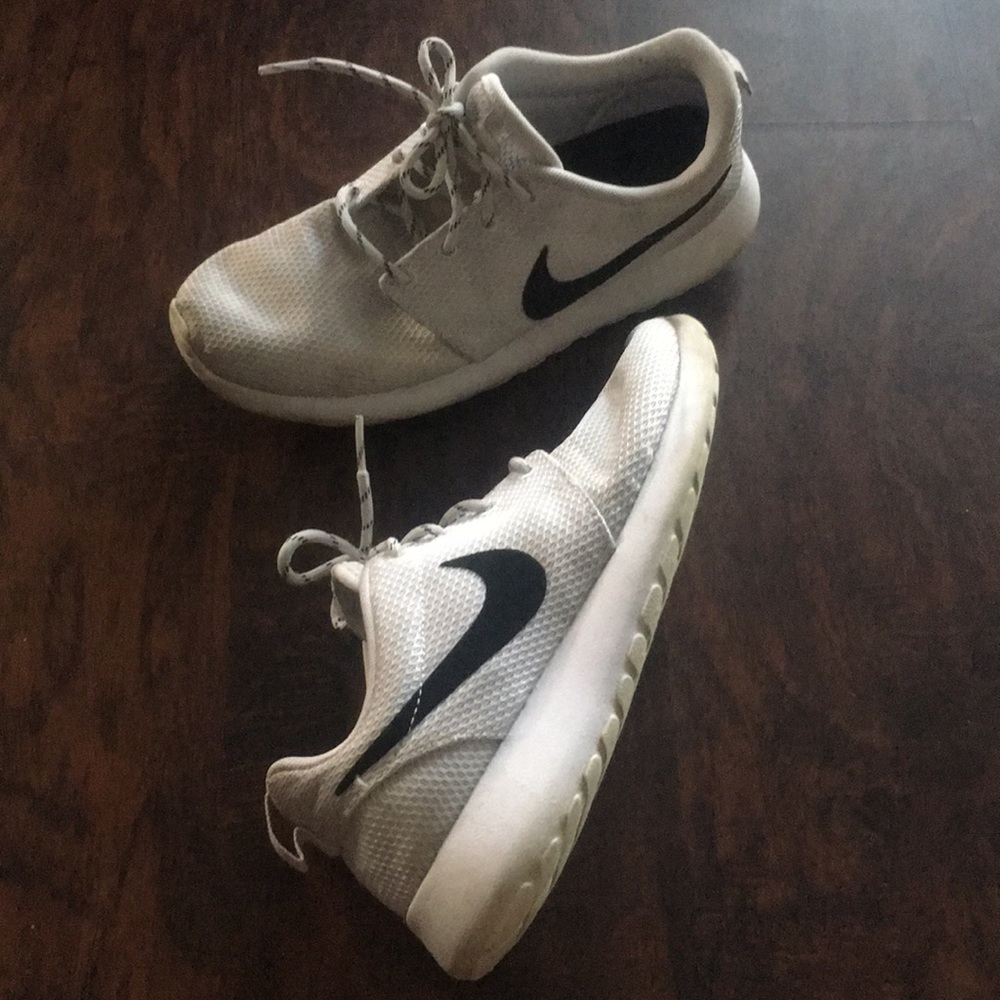 NIKE ROSHE